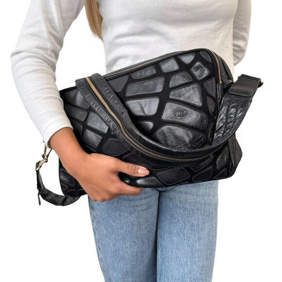 CHANEL Vintage CC Logo Crossbody Bag Lambskin Jersey Scales Leather [106390] - Picture 3 of 16